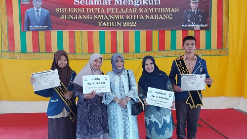 Para Pemenang Bersama Kepala Sekolah dan Pembimbing